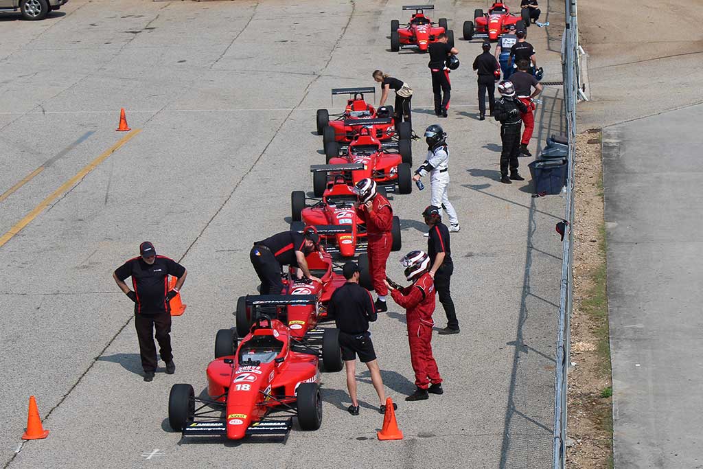 Allen Berg Racing Schools Returns To Weathertech Raceway Laguna Seca Following $20 Million Renovation 3 Abrs students in weathertech
