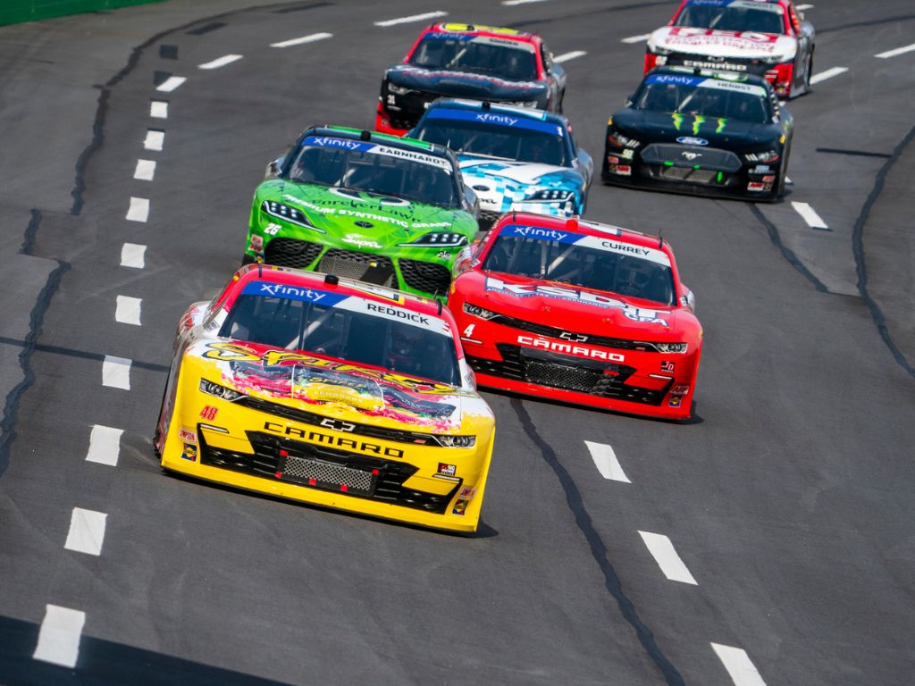 Nascar Vs. F1 Drivers: Who Reigns Supreme On The Racetrack? 4 Nascar on race track